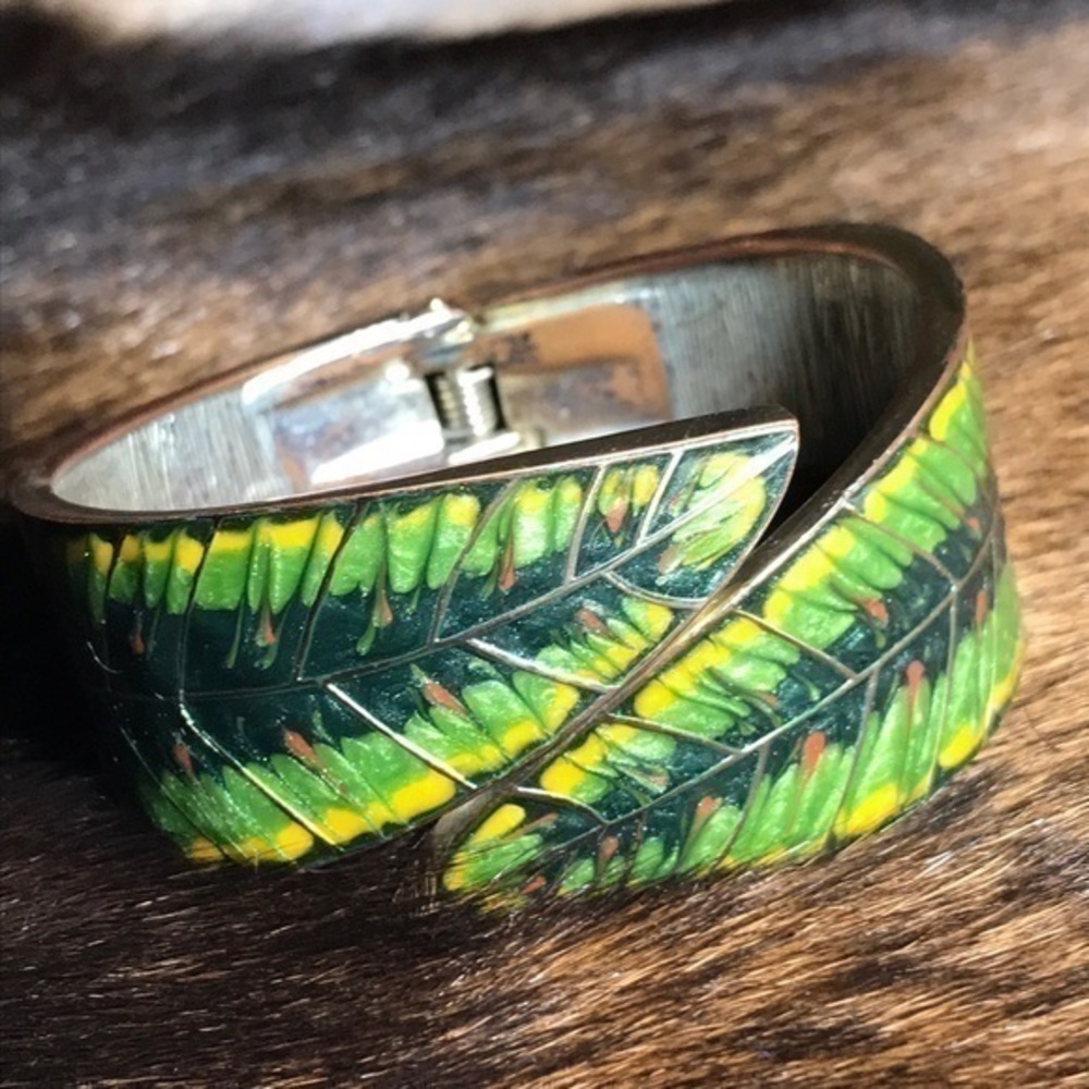 Green Leaf Metal Spring Bracelet